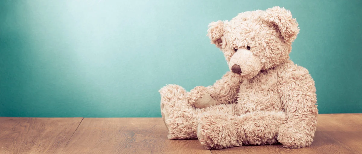 Kind mit Teddy — Kinderpsychotherapie in Köln-Lindenthal